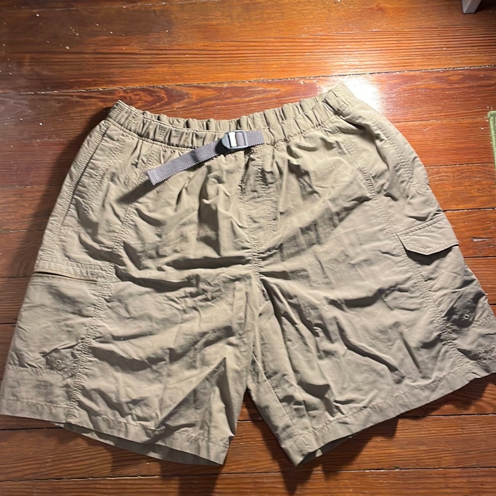 XL Columbia outdoor hiking shorts - excellent condition - khaki